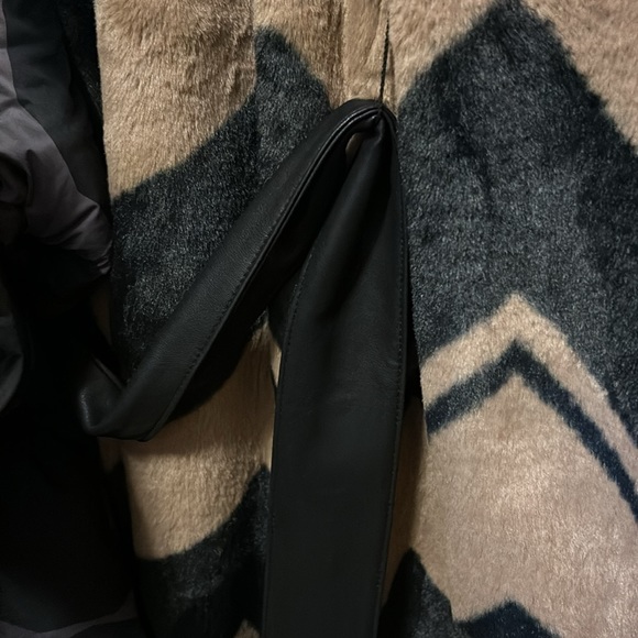 BR faux fur chevron coat - Picture 5 of 6